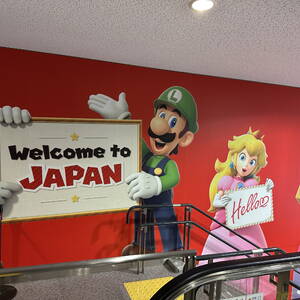 Mario and Luigi welcoming visitors to Japan