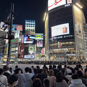 Crossing at Shibuya crossing